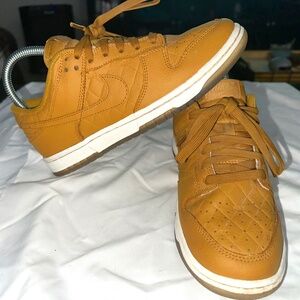 Size 6.5 Nike Dunk Low Quilted Wheat W
